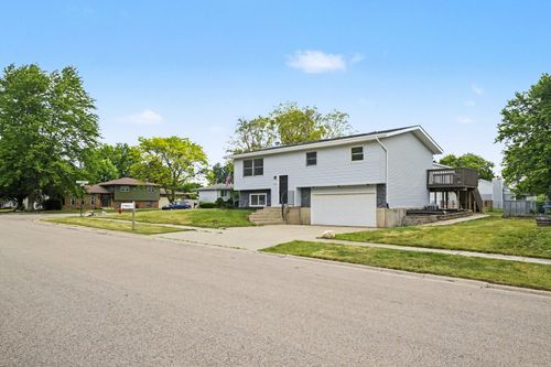 651 Michigan Ave, South Elgin, IL, 60177-1051 | Card Image