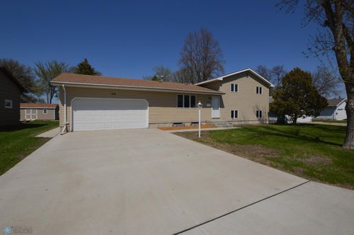 416 17th Ave N, Wahpeton, ND, 58075-3314 | Card Image