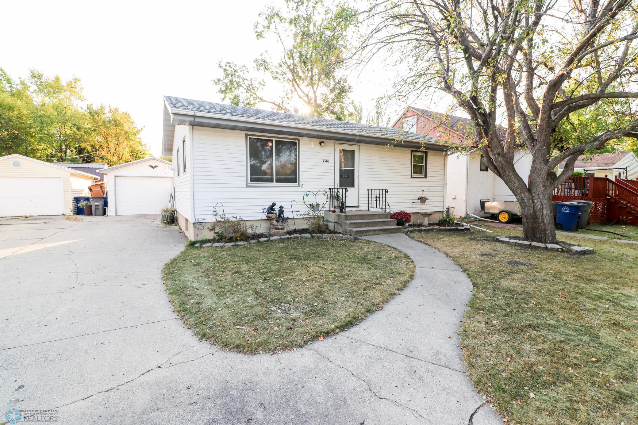 12th St, Moorhead, MN 56560 #1