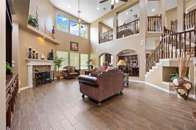 10714 Crestwater Cir, House other with 5 bedrooms, 5 bathrooms and 3 parking in Magnolia TX | Image 9