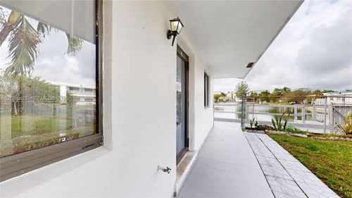 1-2-220 Sw 8th Ave, Hallandale Beach, FL, 33009-5237 | Card Image