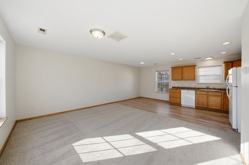 1165 Oak Creek Dr, Pleasant Hill, IA, 50327-8008 | Card Image