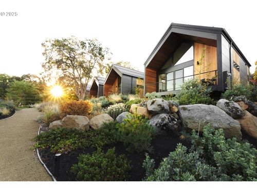 1105 3rd Ave, Mosier, OR, 97040-1514 | Card Image