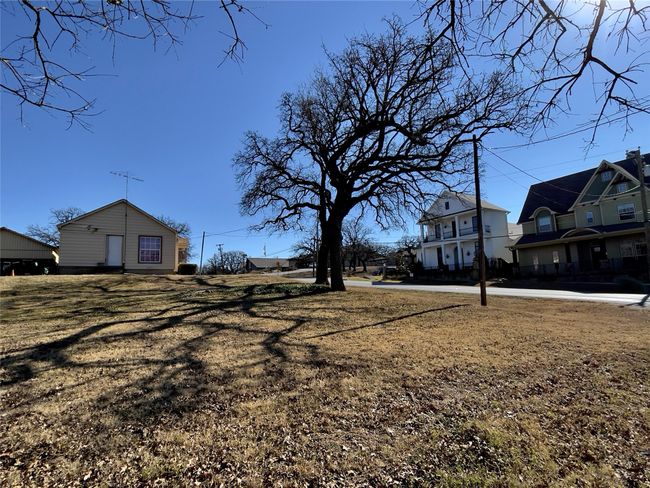 211 Denton St E, House other with 2 bedrooms, 1 bathrooms and null parking in Argyle TX | Image 5
