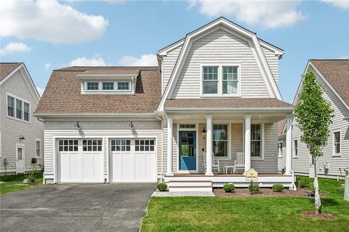 9 Lookout Ln, Portsmouth, RI, 02871-1646 | Card Image