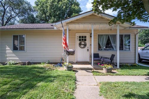 987 Stewart Ave, Xenia, OH, 45385-2645 | Card Image