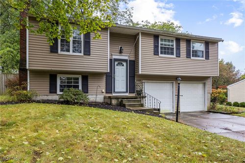 2908 Wexford Blvd, Stow, OH, 44224-2848 | Card Image