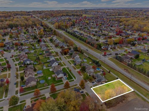 54739 Autumn View Dr, New Baltimore, MI, 48047-5595 | Card Image