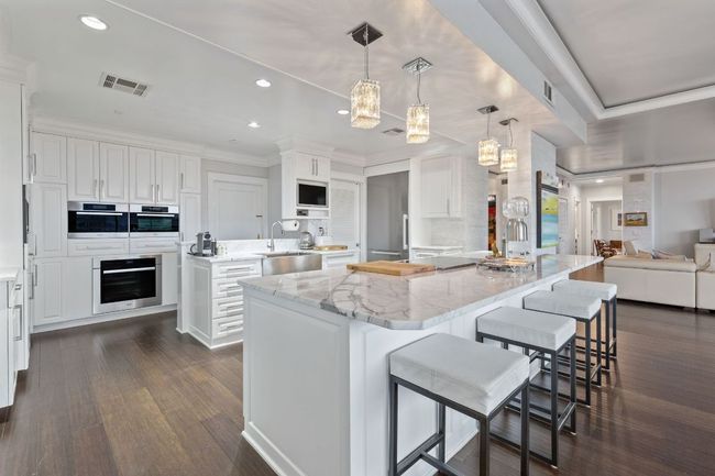 12GHJ - 1801 Lavaca St, Condo with 2 bedrooms, 3 bathrooms and 4 parking in Austin TX | Image 10