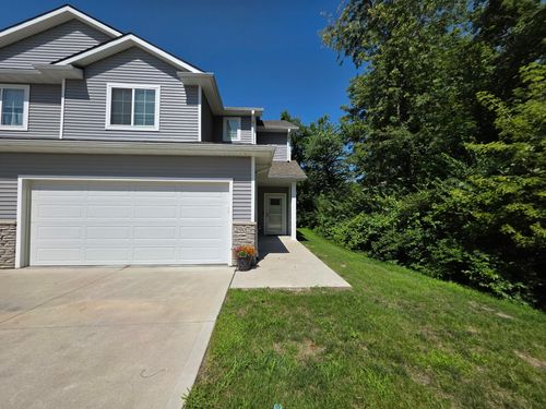 290 Amberwood Dr, Pleasant Hill, IA, 50327-3301 | Card Image