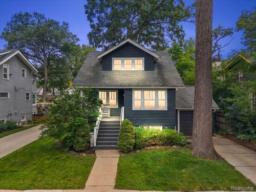 529 Hawthorn Ave, Royal Oak, MI, 48067-3619 | Card Image