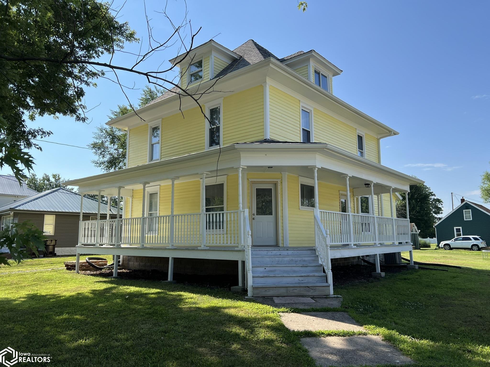 Clay St, Osceola, IA 50213