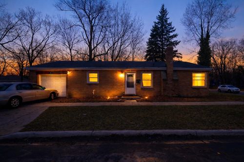 1120 Monroe St, Benton Harbor, MI, 49022-5226 | Card Image