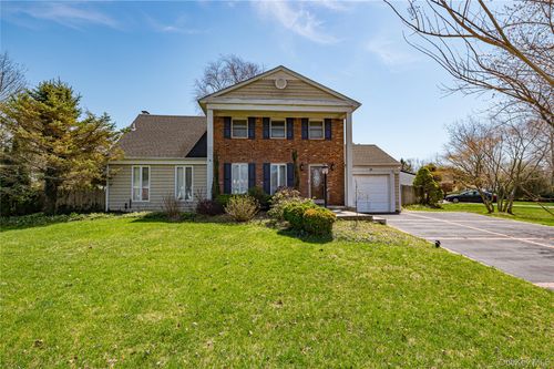 28 Barnsley Cres, Mount Sinai, NY, 11766-2802 | Card Image