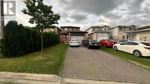 main-floor-31 Newbridge Crescent, Brampton (Westgate), ON, L6S4B5 | Card Image