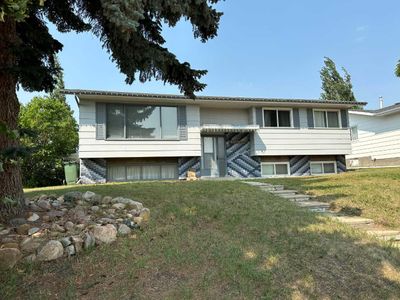 4016 39 A Avenue Close, House detached with 6 bedrooms, 2 bathrooms and 4 parking in Ponoka AB | Image 1