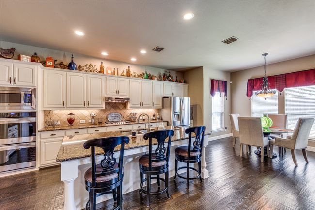 Chef's kitchen with double ovens | Image 15