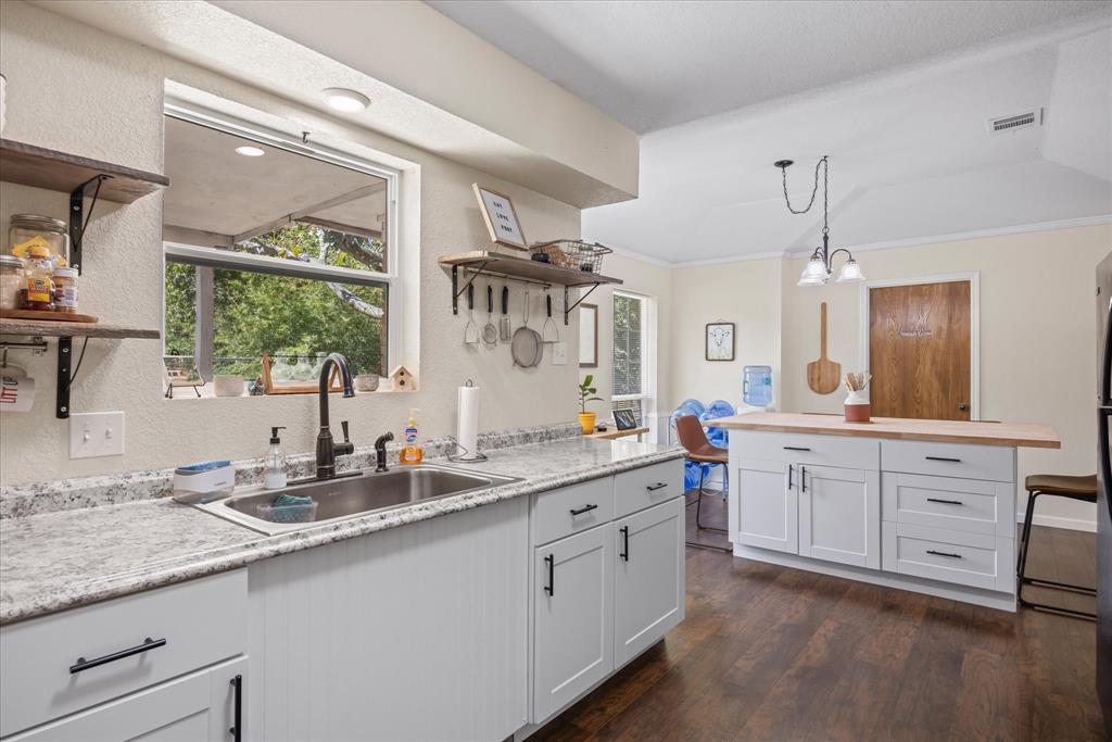 Oak Meadow St, Granbury, TX 76048