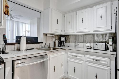 apt-205-2017 S Ocean Dr, Hallandale Beach, FL, 33009-6626 | Card Image