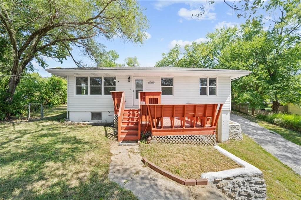 Graden Rd, Kansas City, MO 64152