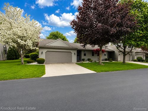 53 Pine Grove Dr, Frankenmuth, MI, 48734-1355 | Card Image