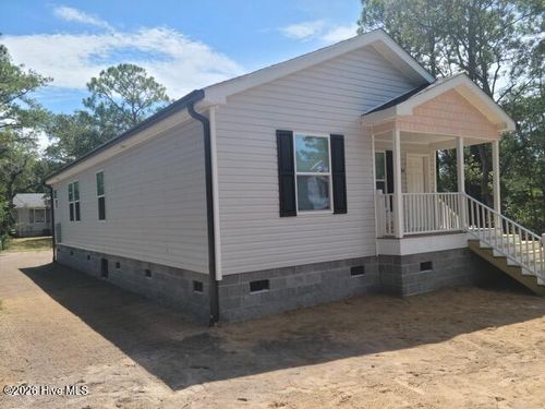 113 Pecan Ave, Lake Waccamaw, NC, 28450-9573 | Card Image