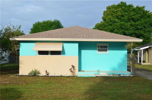 1815 37th Ave, Vero Beach, FL, 32960-2534 | Card Image