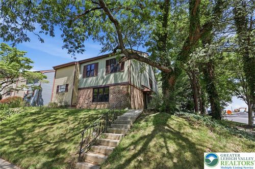 1701 Saratoga Ct, ALLENTOWN, PA, 18104-1715 | Card Image