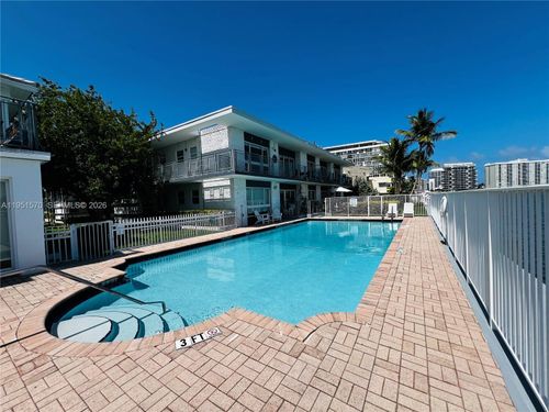 apt-2-946 Bay Dr, Miami Beach, FL, 33141-5648 | Card Image