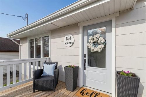 154 Forest Rd, Cambridge, ON, N1S3B8 | Card Image