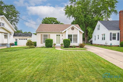 424 Hillside Dr, Rossford, OH, 43460-1002 | Card Image