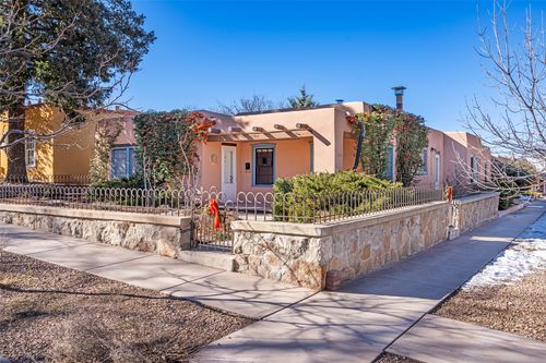 900 Gildersleeve St, Santa Fe, NM, 87505-2640 | Card Image