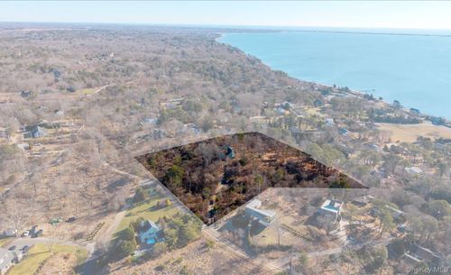 32 Old Canoe Place Road, Southampton, NY, 11946 | Card Image