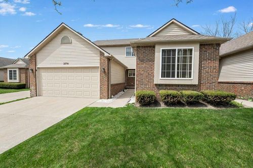 49-2791 N Moonglow Ct, Hartland, MI, 48353-2550 | Card Image