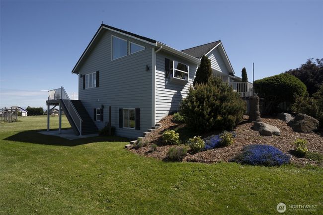 New stairs to back deck west side of home | Image 37
