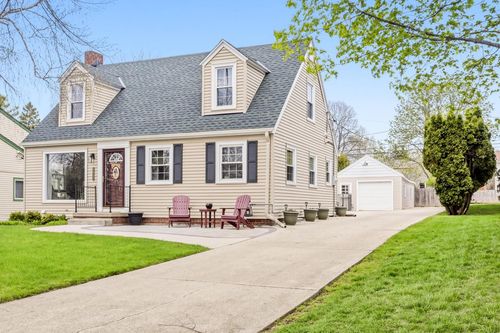 8314 N Regent Road, Fox Point, WI, 53217 | Card Image