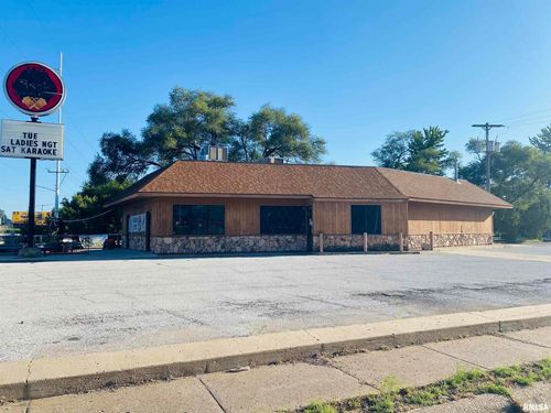 3303 Brady St, Davenport, IA, 52803-1218 | Card Image