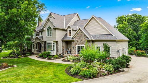 10704 Majesty Ln, Concord Twp, OH, 44077-9102 | Card Image