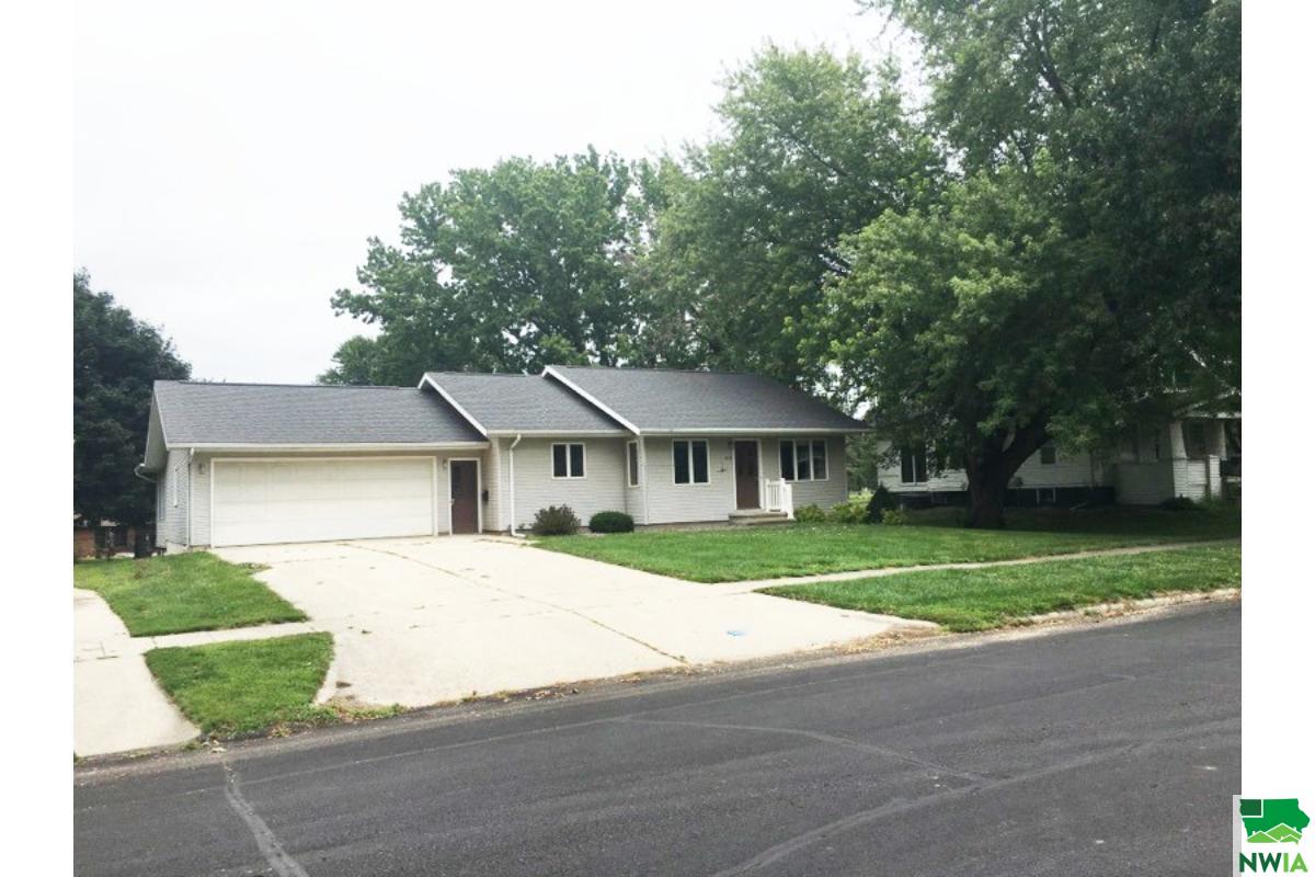 9th St, Sheldon, IA 51201