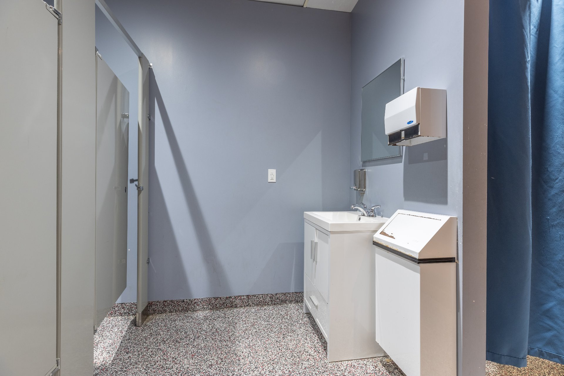 Commercial Sale in Montréal (Montréal-Nord) 5