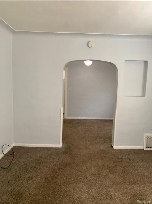 2032 Utley Rd, Flint, MI, 48532-4829 | Card Image