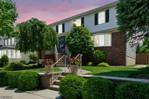 80 Rose St, Wood Ridge, NJ, 07075-2225 | Card Image