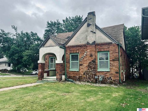 826 5th St, Fairbury, NE, 68352-2628 | Card Image