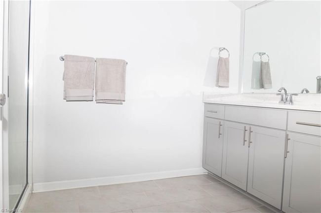 Primary Bathroom | Image 10
