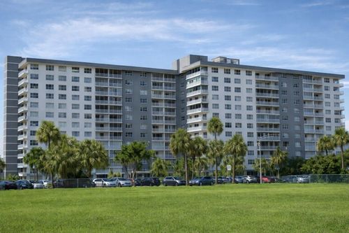 1219-3800 Hillcrest Dr, Hollywood, FL, 33021-7976 | Card Image