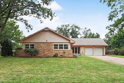 1901 W Nottingham Ln, Wichita, KS, 67204 | Card Image