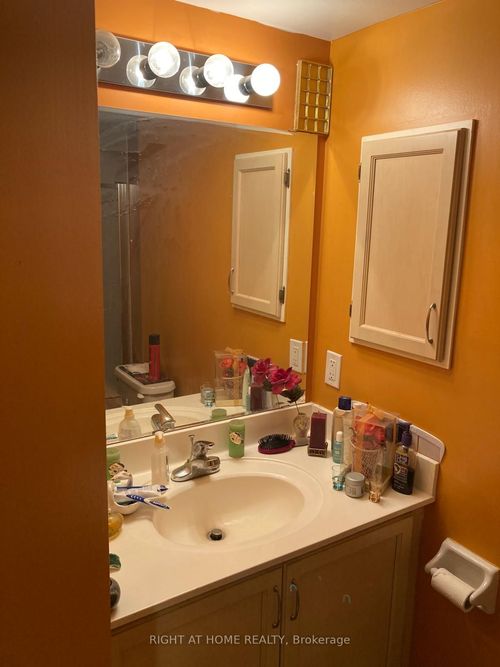 2008-8 Rean Dr, North York, ON, M2K3B9 | Card Image