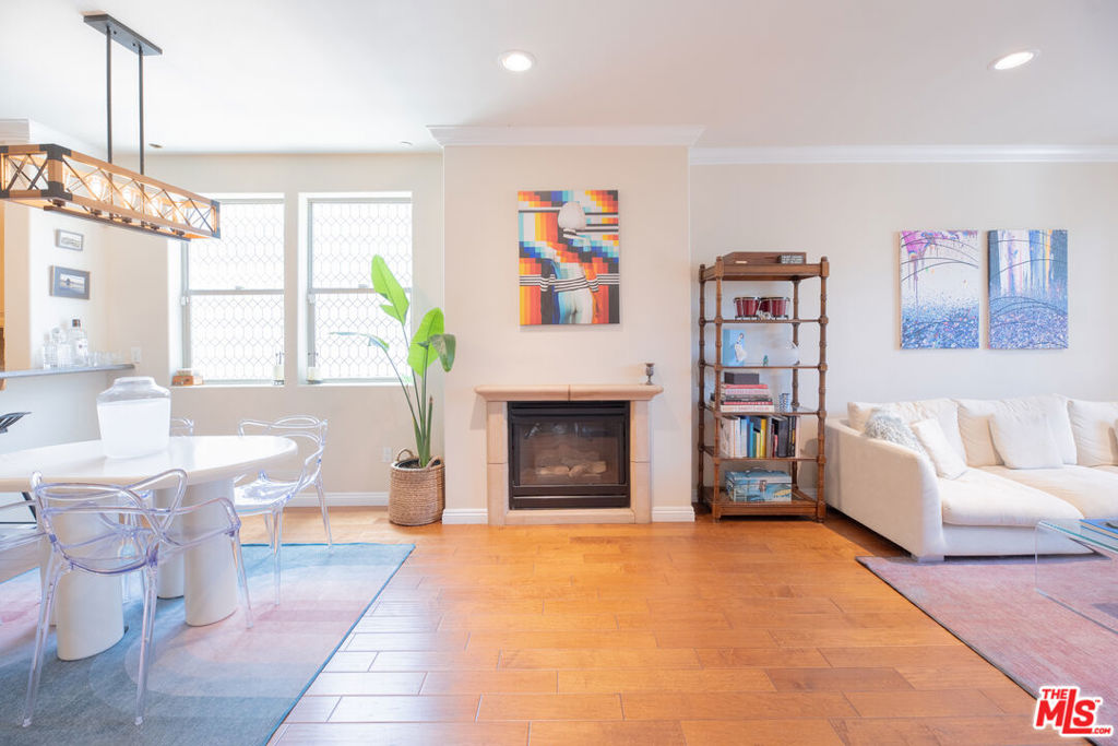 Residential Lease in Valley Village 2