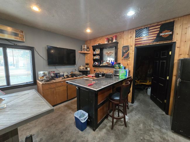 Bar area-perfect for entertaining! | Image 58