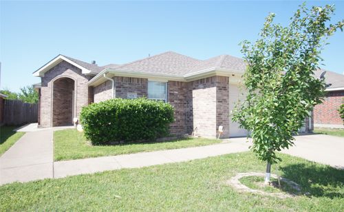 926 Timber Oaks Ln, Arlington, TX, 76010-3551 | Card Image